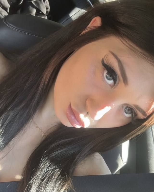 I’m available for fun looking to meet more regulars here’s my Snapchat at maewhohurli I’m replying all texts on Snapchat - Image 2